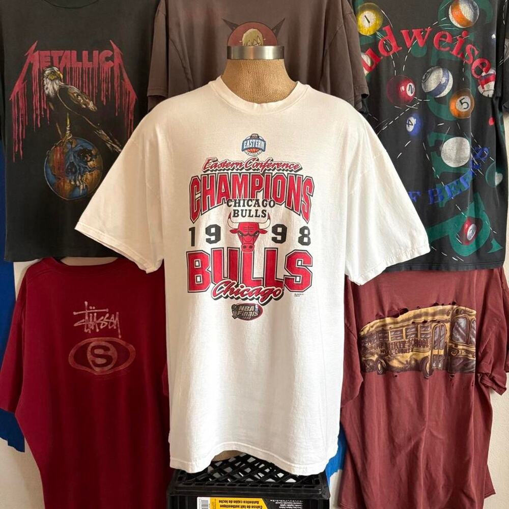 Vintage 1990s chicago bulls t shirt